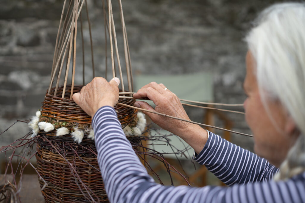 Kate basket weaving